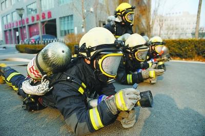 可视、声音图像视频传输是消防头盔新趋势