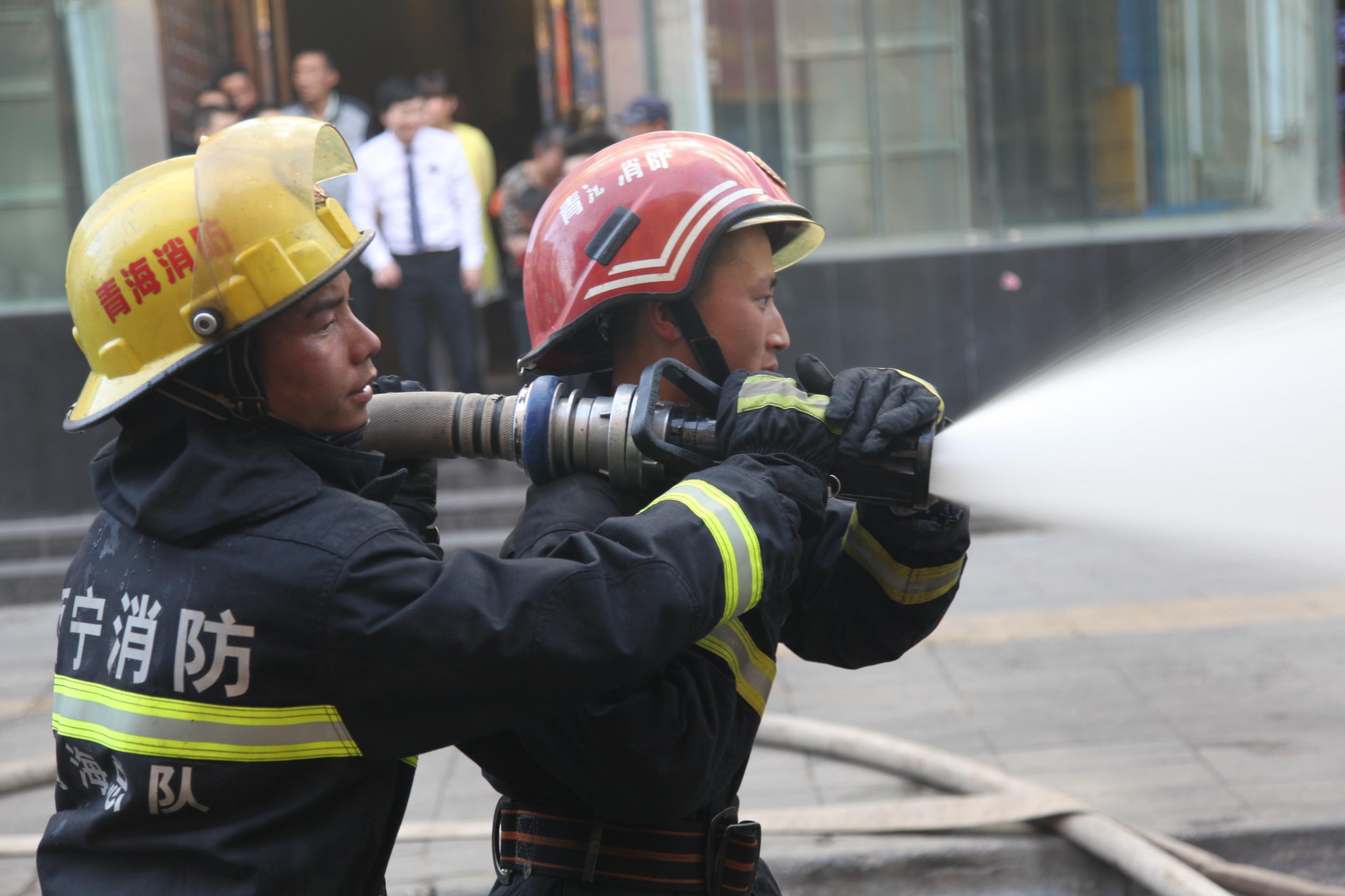 灭火防护靴靴面、靴底的选材与设计